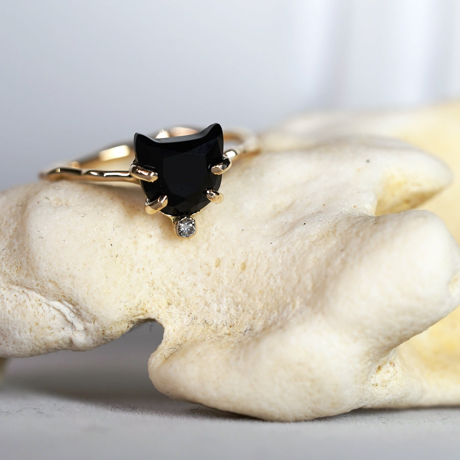 Charm ネコRing No.1178/ Black Chalcedony