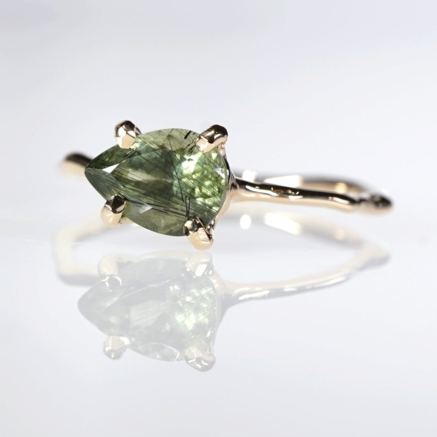 Charm Ring No.1321/ Ludwigite in Peridot