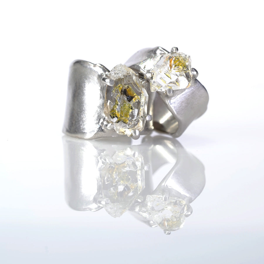 Charm Ring №1331 / Oil in Quartz