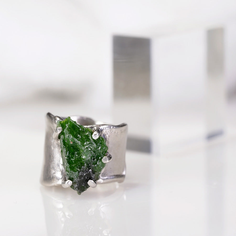 Charm Ring №1327 / Dioptase