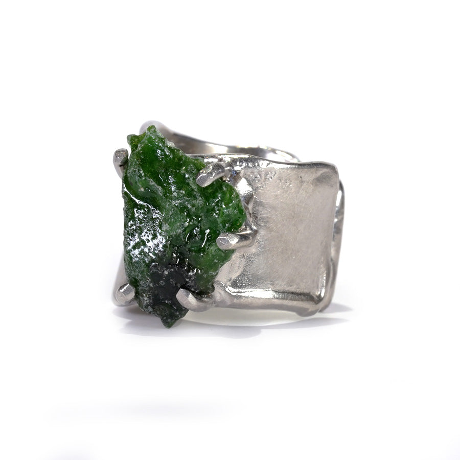 Charm Ring №1327 / Dioptase