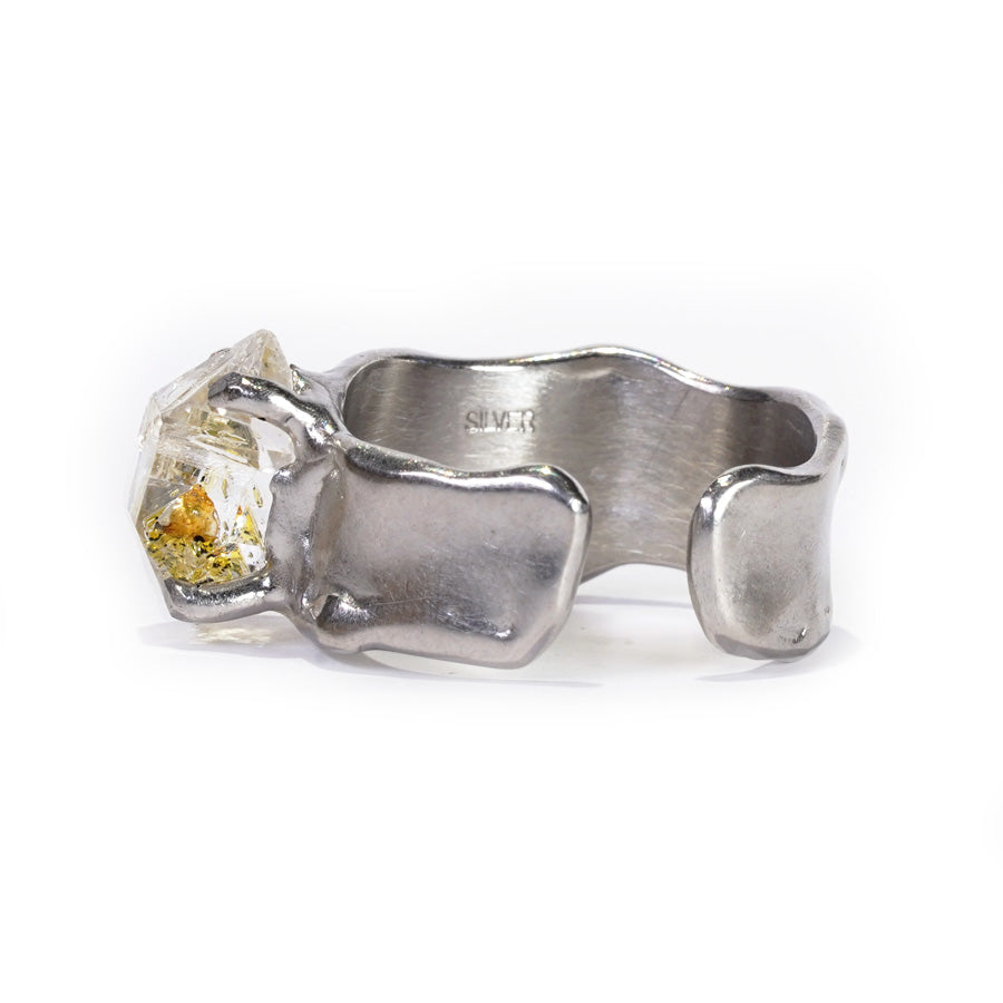Charm Ring №1331 / Oil in Quartz