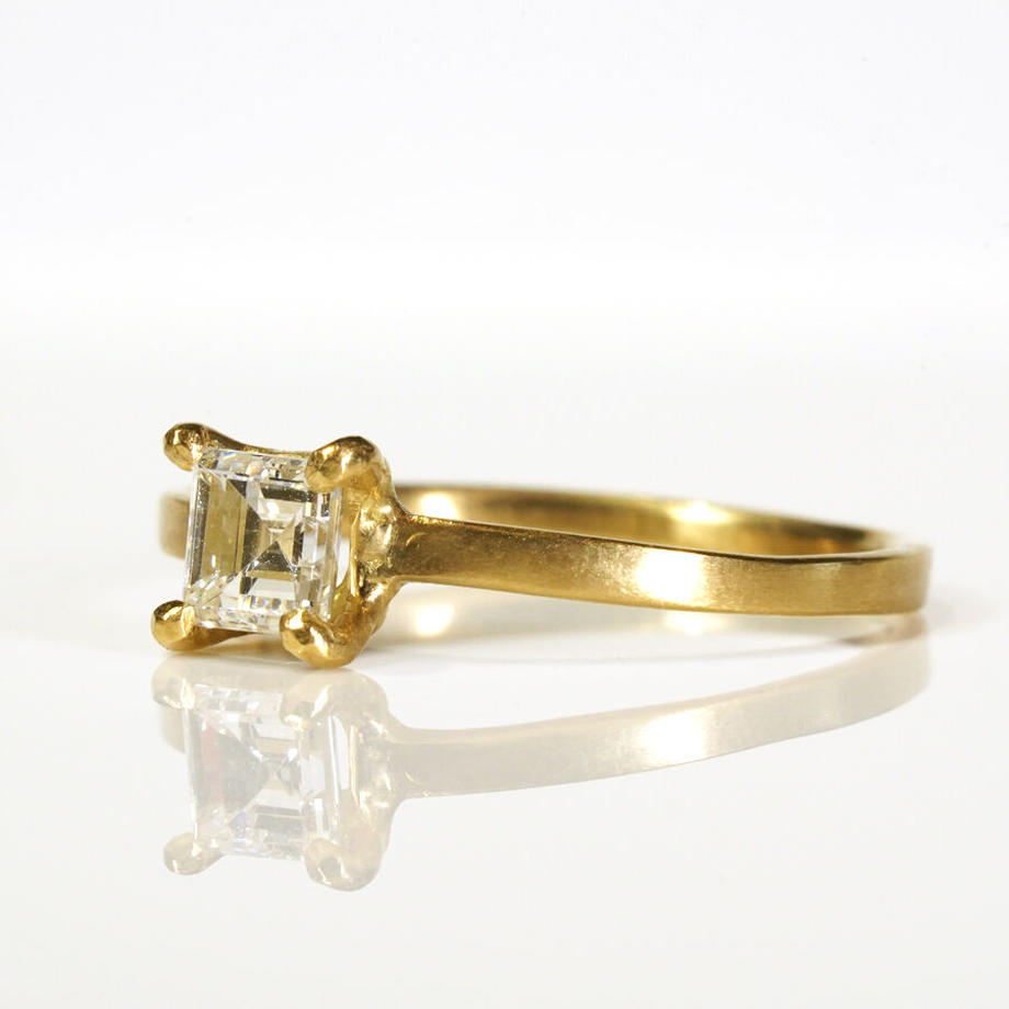 K18 Diamond Ring  №568