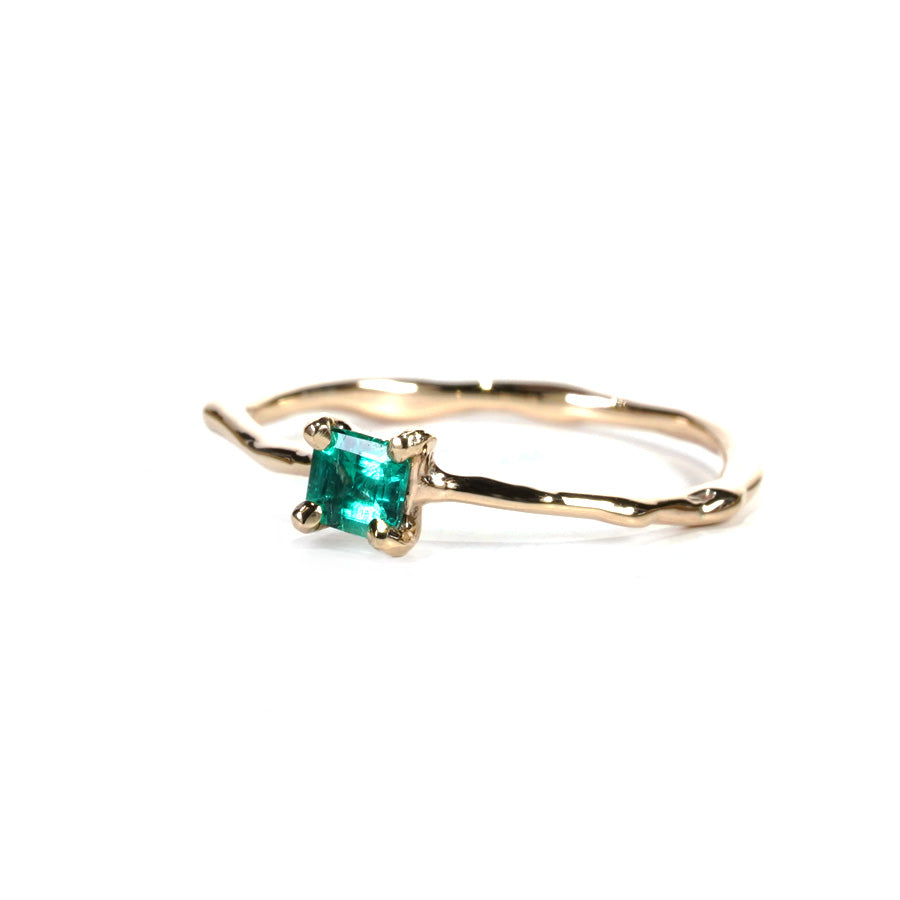 Charm Ring No.1062/Emerald