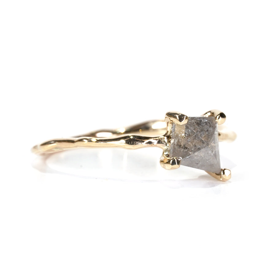 Charm Ring No.1194/ Diamond