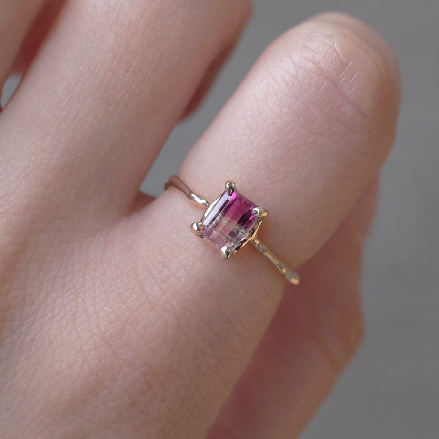 Charm Ring No.1204/ Garnet (Color Change)