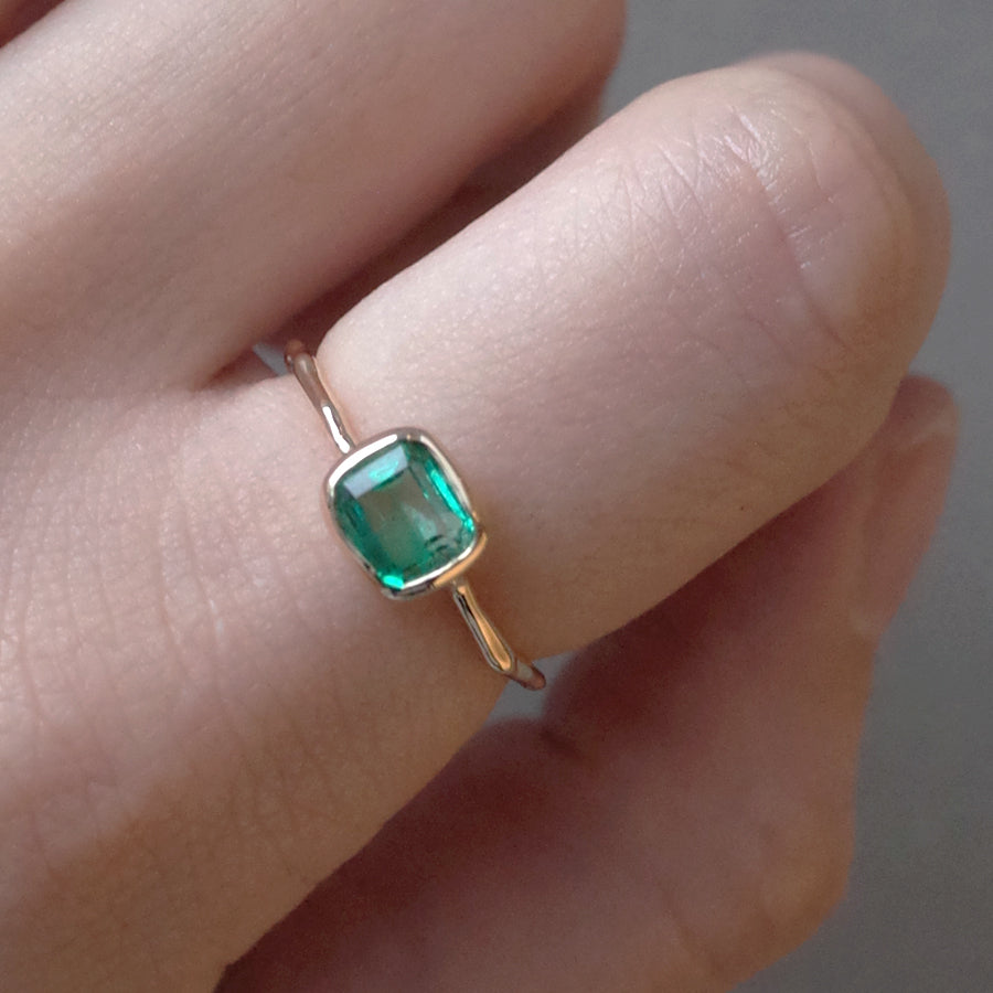 Charm Ring No.1218 / Emerald