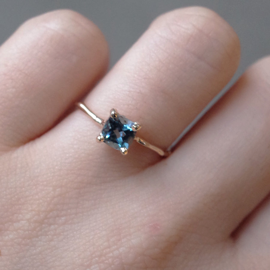 Charm Ring No.1221 / London Blue Topaz