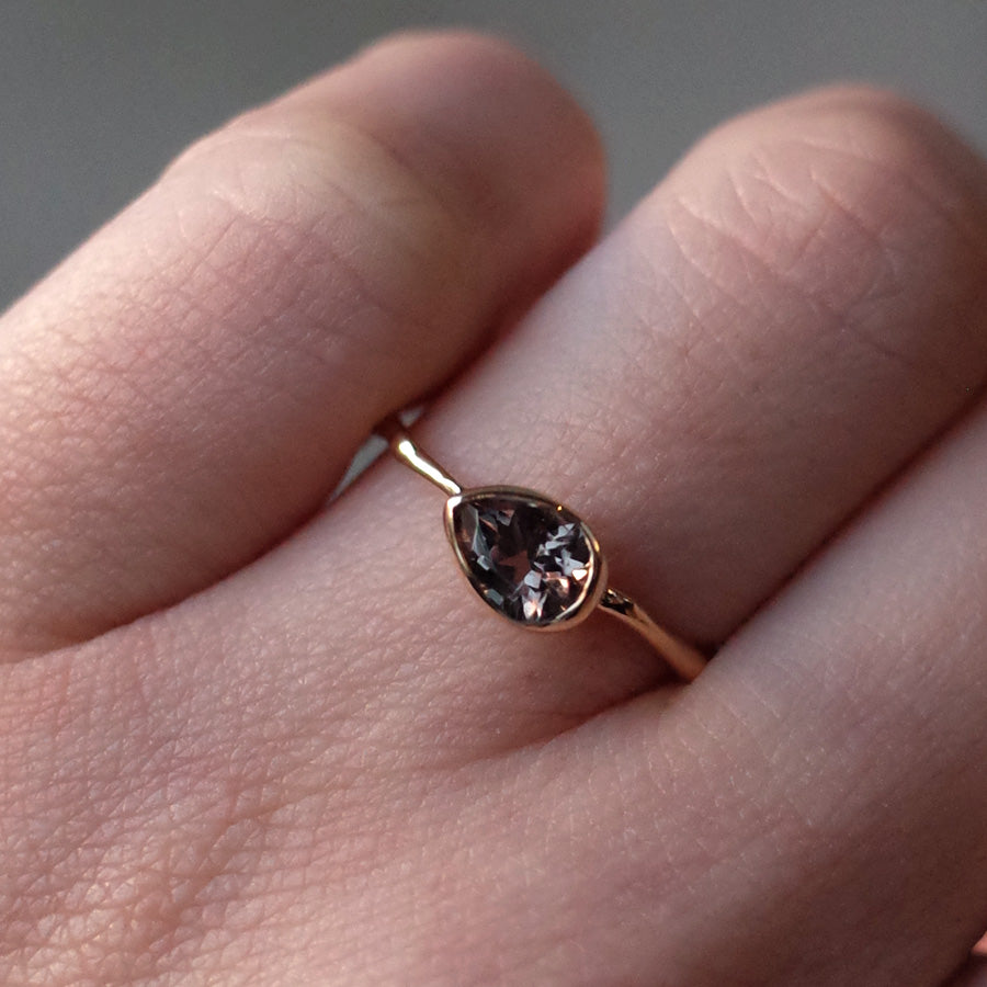 Charm Ring No.1253/ Garnet(カラーチェンジ)