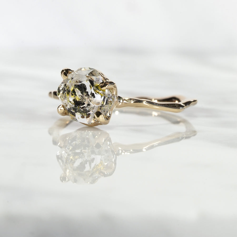 Charm Ring No.1463/ Oil in Quartz