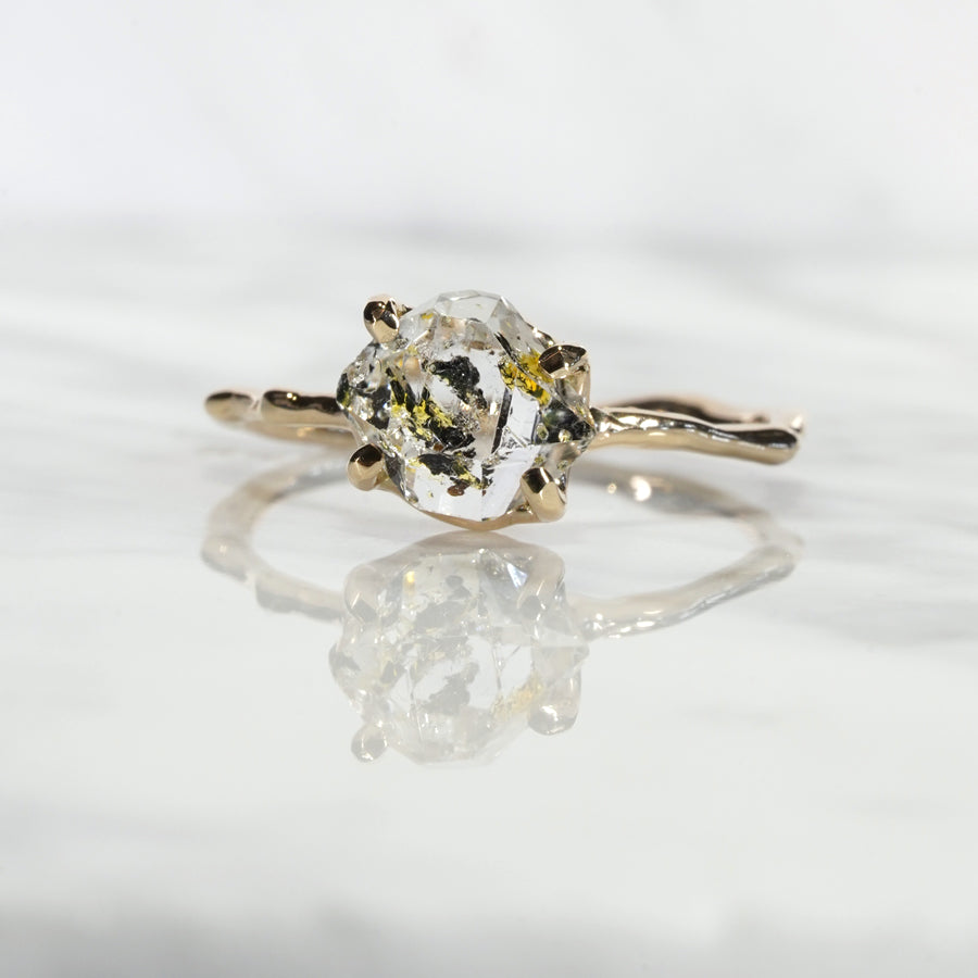 Charm Ring No.1463/ Oil in Quartz