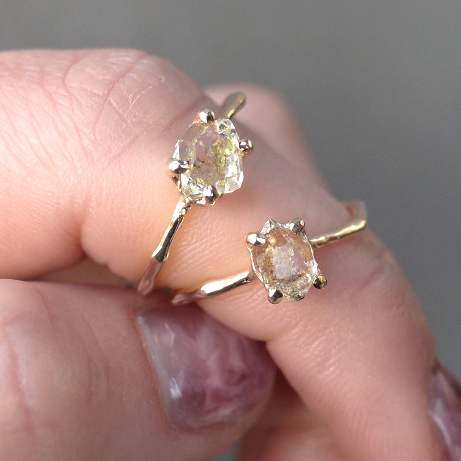 Charm Ring No.1496/ Oil in Quartz