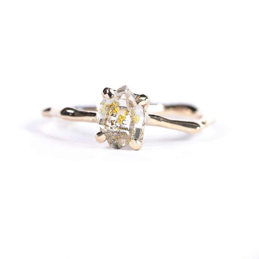 Charm Ring No.1496/ Oil in Quartz
