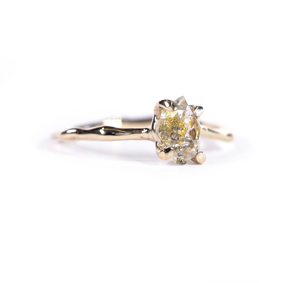 Charm Ring No.1496/ Oil in Quartz