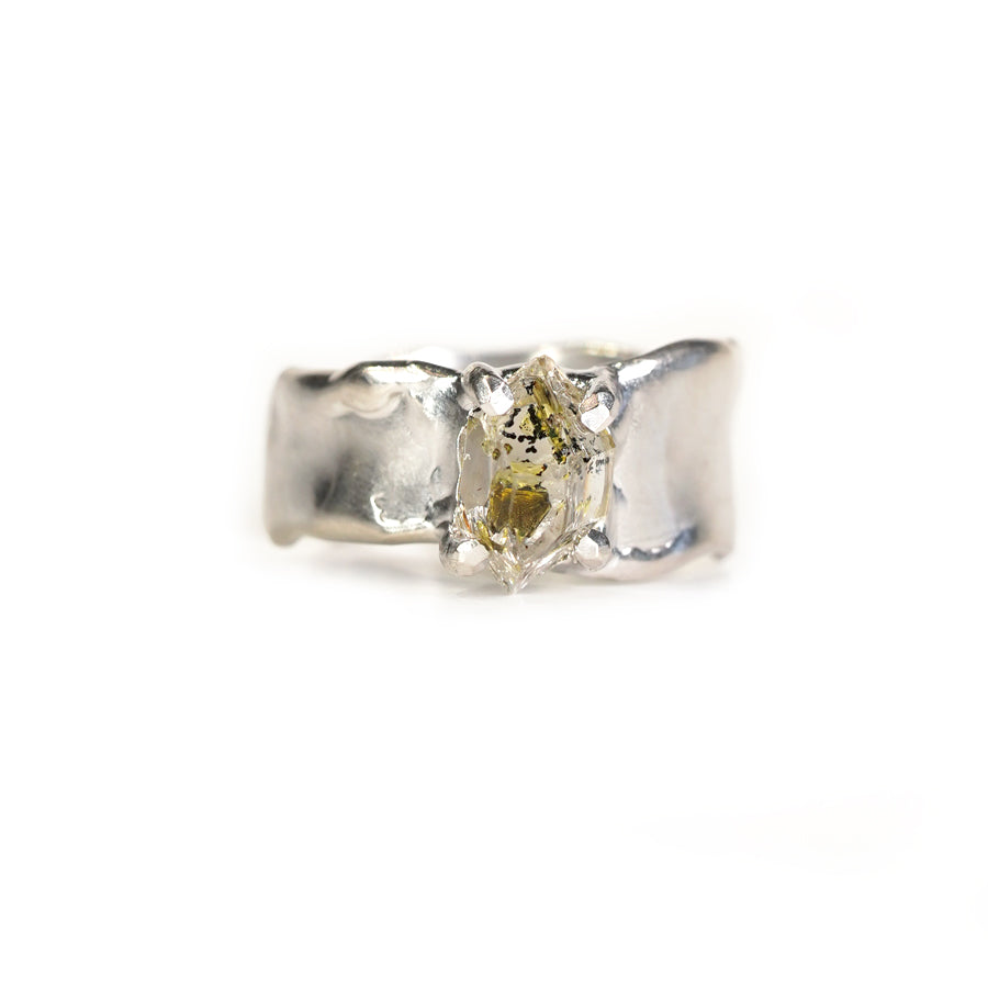 Charm Ring  №1722/ Oil in Quartz