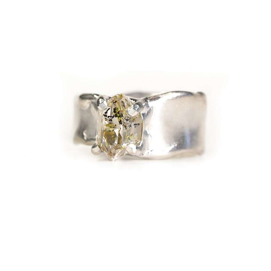 Charm Ring  №1722/ Oil in Quartz