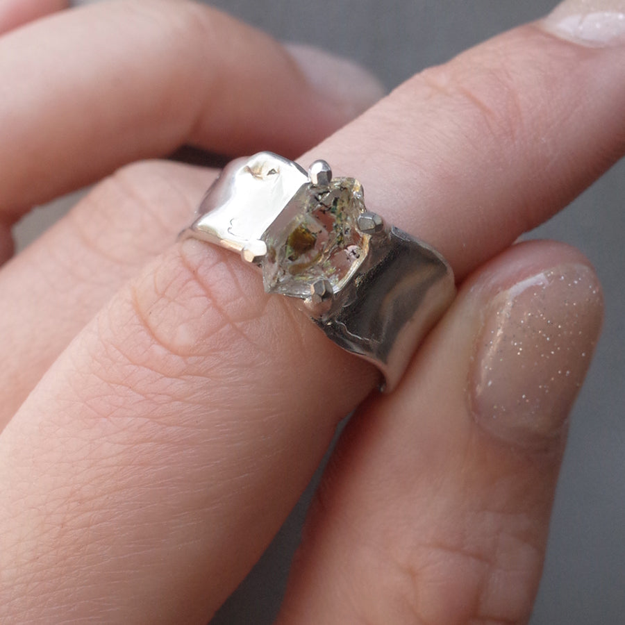 Charm Ring  №1722/ Oil in Quartz