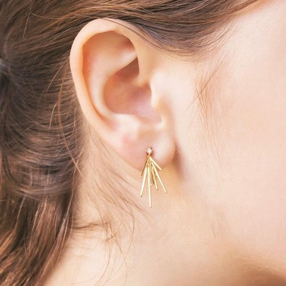 K18 Down Slim (M) Earrings (single)